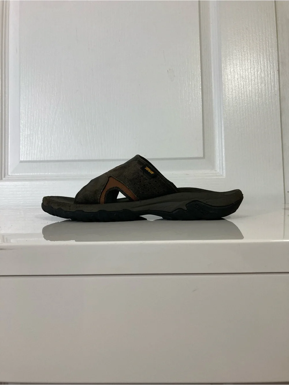 TEVA Sandals Men 9 Brown Cut-Out Slides